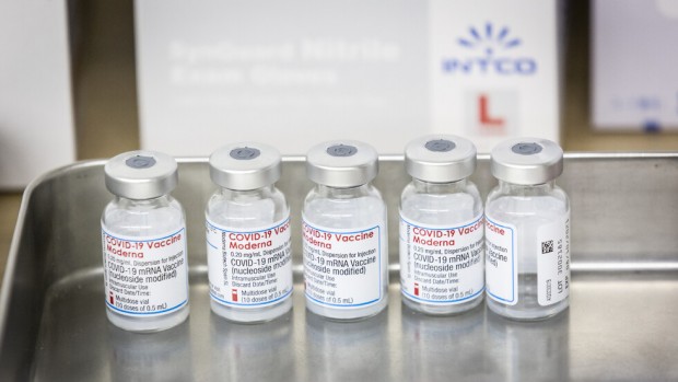 Вариантът Омикрон вероятно не изисква специална бустерна ваксина Стандартна подсилваща