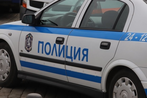 Непълнолетен шофьор предизвикал множество щети на паркиран автомобил в Белослав