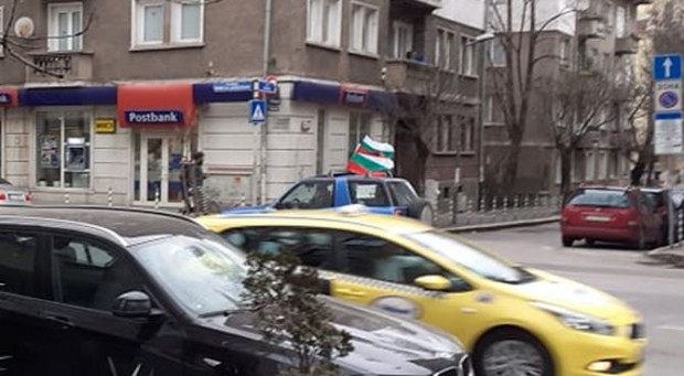 Поход на свободата и в София Десетки леки коли ескортирани