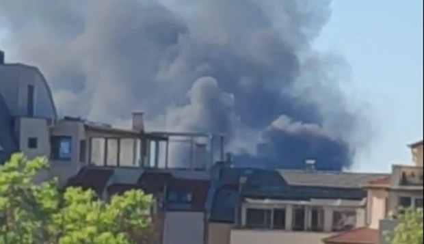 Пожар унищожи част от домашно имущество в апартамент на 9