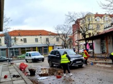 Читател: Чистачки ловят боклуци като в бурята "Невада"