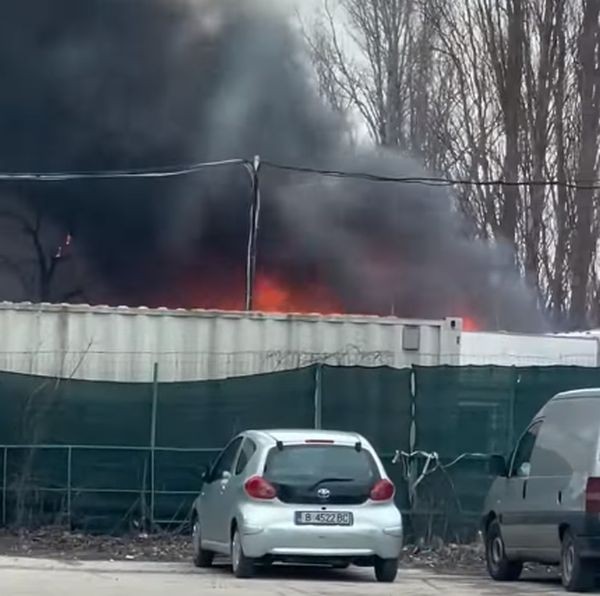 Голям пожар вилнее в Рибарското селище под Аспарухов мост научи