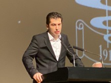 Премиерът към абсолвентите на МУ: Бихте ли бутнали човек от моста?