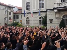 Бултрасите с опасна песен: Ще нахлуем в Общината, идваме да чупим вашите глави!