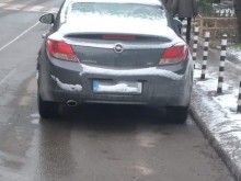 Из мрежата: Този постоянно паркира на булеварда, полицията не го отразява