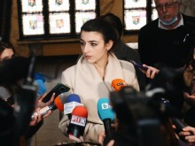 Лена Бориславова преди разпита в прокуратурата: Не сме добавяли факти и твърдения в списъка