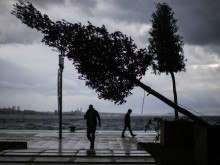 В съседна Турция е страшно: Ураганен вятър вдигна петметрови вълни