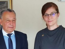 Външният министър разговаря с посланика на Украйна в София