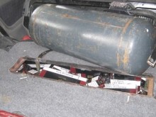 Митничари се усъмниха в газова бутилка на "Порше Кайен", оказа се, че вътре има изненада