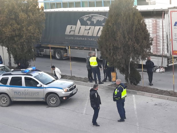 Днес около 16 00 часа на Митница Пловдив откриха двама ирански