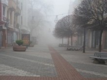 Времето отново се обръща! Предупредиха за дъжд и сняг