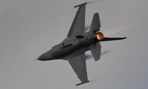 Програмата по производството на F-16 има забавяне поради прекъсвания във