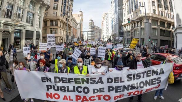 Хиляди пенсионери излязоха в събота по улиците на няколко испански