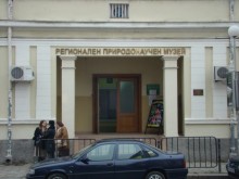 Отровна кобра закусва с бели мишлета в Пловдив