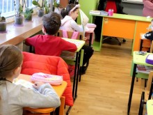 Учениците в пет области се връщат в класните стаи