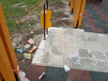 Вандали посегнаха на нова детска площадка в Кричим