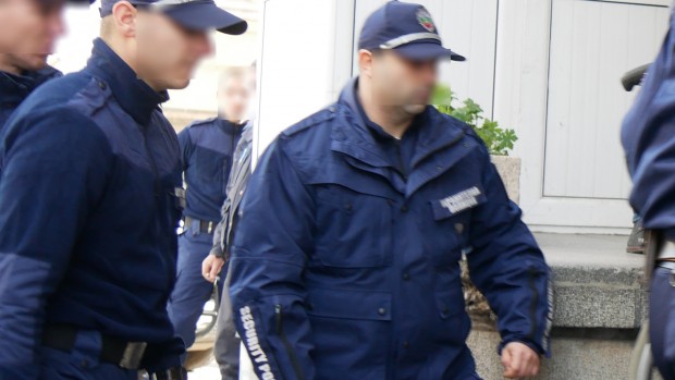 Служители от Пето районно управление Бургас задържали трима криминално