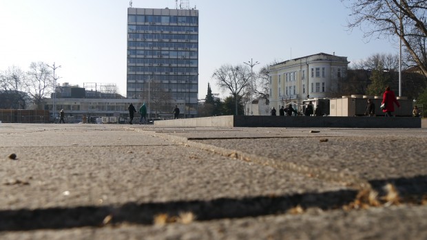 Експертна комисия от община Пловдив проверява състоянието на пл. Централен.