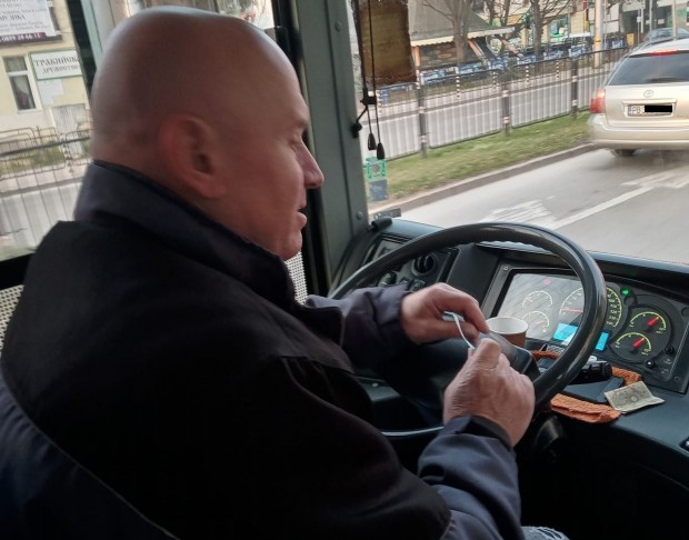 Това е най отзивчивият и културен шофьор на автобус 116 Няма