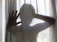 Грозна сцена в автобус: 48-годишен мъж блудства с малолетна