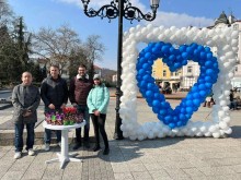 Младежите от ГЕРБ проведоха традиционна празнична инициатива