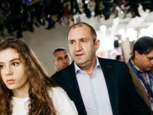 Дъщерята на Румен Радев избра нетрадиционен начин да отпразнува вчерашния ден