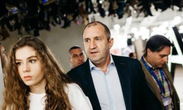 Дъщерята на президента Румен Радев - Дарина Радева отново привлече