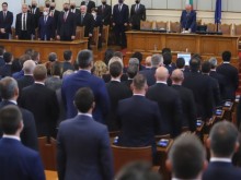 Властта с по-високи заплати от 1 март, някои депутати ще получават над 8000 лв.