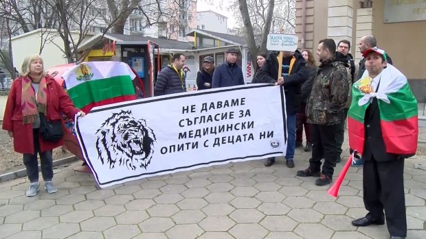 Студенти от ПУ Паисий Хилендарски организираха протест срещу въвеждането на