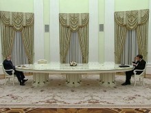 Ето колко струва прословутата маса на Путин