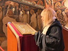 Лили Иванова посети много свято място