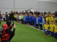 Браво! Вижте как участниците в детски футболен турнир помогнаха на Живко Георгиев