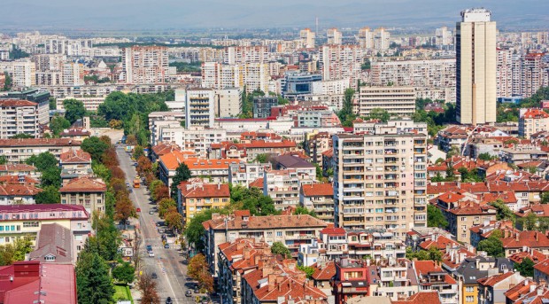 Чужденците продължават да разпродават имотите, които притежават в България, показват