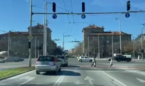 За истински хаос на едно от най-натоварените кръстовища в Пловдив
