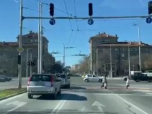 Хаос на кръстовище в Пловдив! Шофьори: Полицията пак я няма!