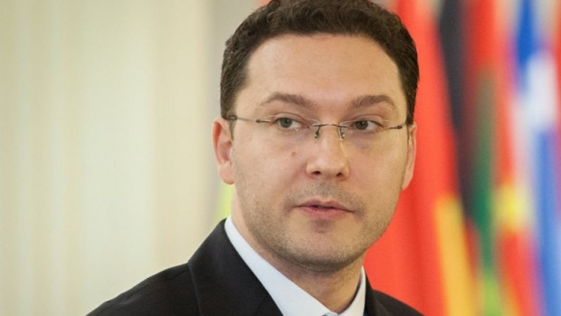 ГЕРБ питат защо премиерът Кирил Петков не брани позицията на