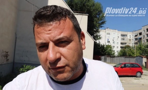 Един български шофьор продължава да е заклещен заедно с турски