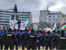 Полицаите протестират пред Народното събрание