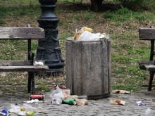 Възмутен читател показа какво се случва в неделния ден в центъра на Пловдив