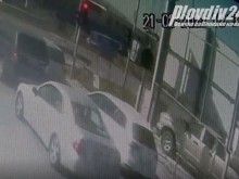 Камера засне тежкия сблъсък на Околовръстното, вижте необяснимото тръгване на джипа!