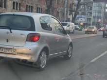 Очевидец: Пазарджишки наглец тръгна в насрещното, с огледалото удари кола и мина най-отпред на колоната