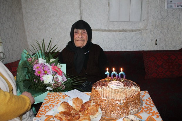 Днес баба Марула от село Българи   посрещна гости а поводът