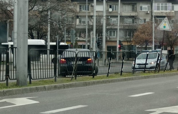 Лек автомобил самокатастрофира в Пловдив, научи Plovdiv24.bg. Това е станало