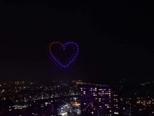 Небето над Пловдив заблестя с уникално предложение за брак
