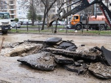 Големи поражения след аварията в Пловдив! Вижте как къртят асфалта!