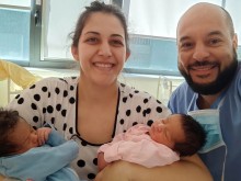 Спасиха родилка с близнаци след рядко животозастрашаващо усложнение