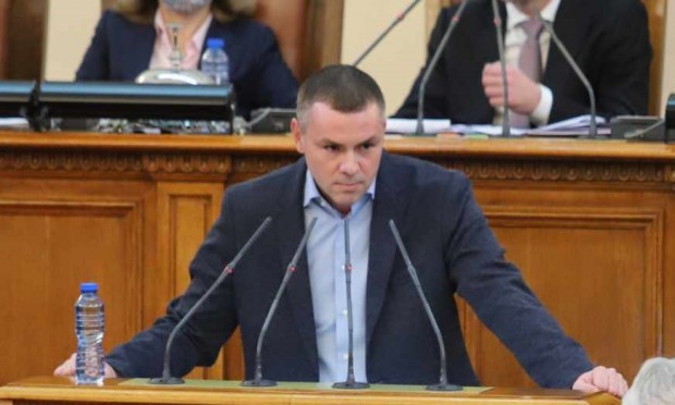 Депутатът от ПП Христо Петров Ицо Хазарта е показал