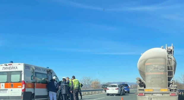 На 82-ия километър на автомагистрала Тракия има тежка катастрофа в