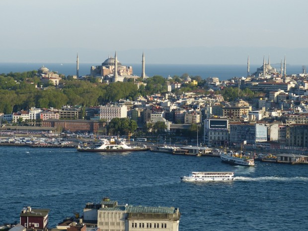 Турция може да затвори проливите Босфора и Дарданелите за военни