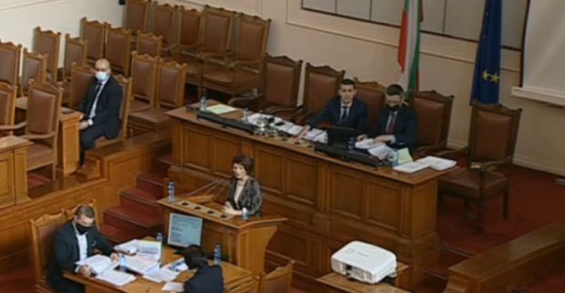 Напрежение и спорове в парламента Четвърти ден депутатите обсъждат проекта